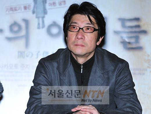 日사카모토 감독 “유아 성매매 소재? 책임감 느낀다”