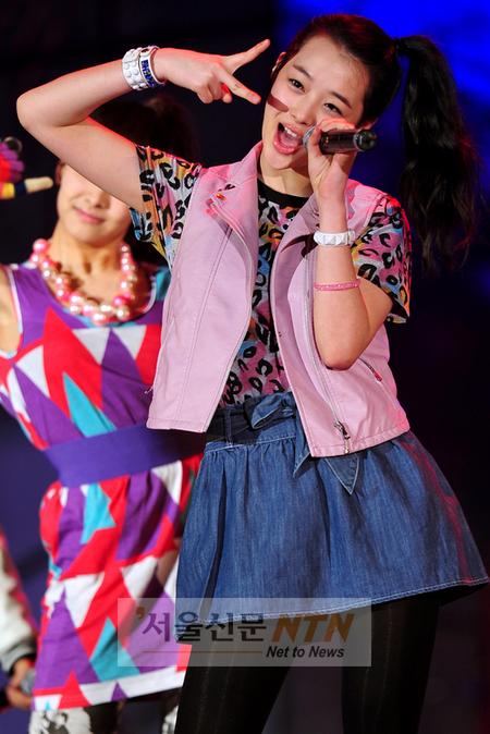 fx 멤버 설리, ‘엠블랙’ 마음 빼앗다!