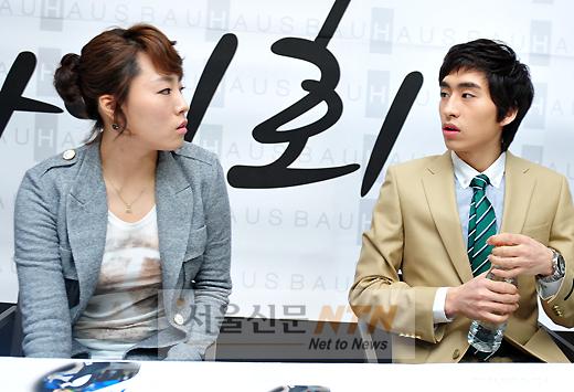 [NTN포토] 이상화·이승훈 ‘금빛 대화’