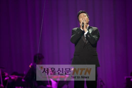 이문세, 안동공연서 눈물… “꼭 다시 설 것”