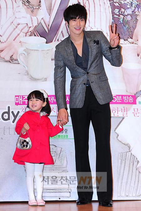 [NTN포토] 최시원 “제 딸을 공개합니다”