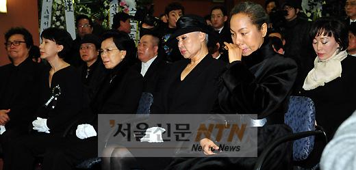 [NTN포토] 故박춘석 영결식에 참석한 ‘가요계의 거목들’