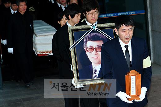 故박춘석, 마지막길 떠나는 ‘눈물의 영결식’