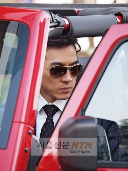 [NTN포토] 선글라스 낀 송일국 ‘포스가 철철~’
