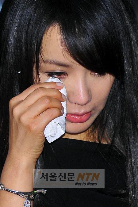 [NTN포토] 엄정화, ‘故 최진영’ 생각하며 눈물