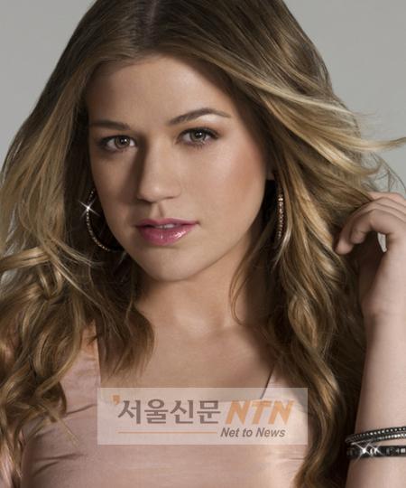 팝스타 켈리 클락슨, ‘슈퍼스타K’ 심사위원 참석