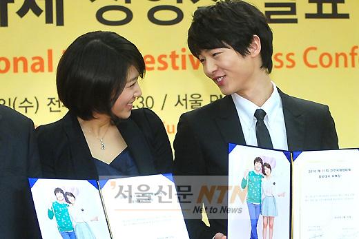 [NTN포토] 박신혜·송중기, 둘만의 ‘달콤한 대화’