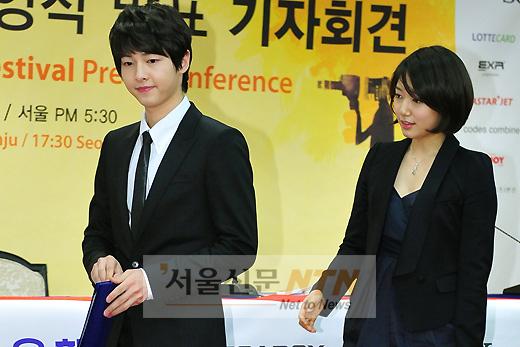 [NTN포토] ‘전주국제영화제 홍보대사’로 위촉된 송중기·박신혜