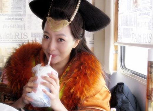 김희선, 中영화 촬영장 ‘직찍’.. “삼겹살 사주세요”