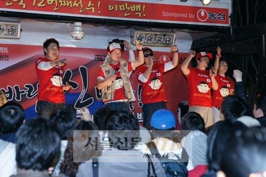 [NTN포토] 컬투 게릴라 콘서트 ‘후끈’