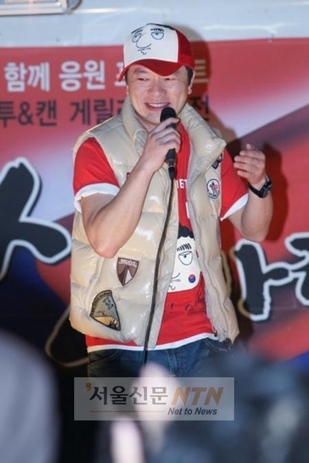 [NTN포토] 컬투 김태균 “함께 해요”