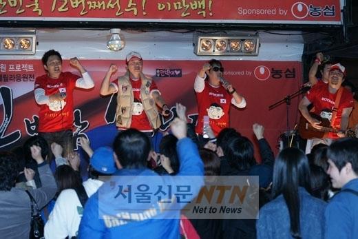 [NTN포토] 컬투 게릴라 콘서트 ‘후끈’