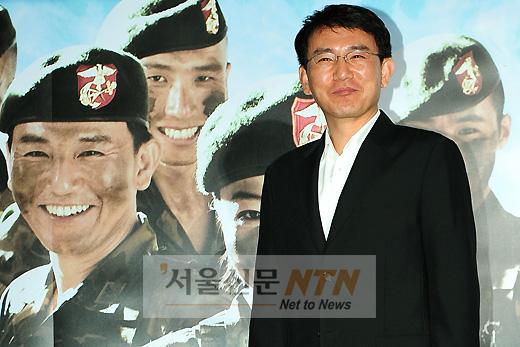 [NTN포토] ‘인자한 미소’ 짓는 손병호
