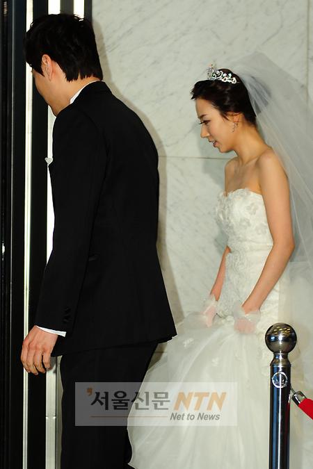 [NTN포토] 문천식, ‘미모의 새신부 살짝 공개’