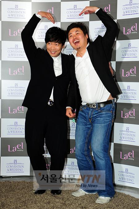 [NTN포토] 박준형·윤택 “행복하게 사세요”