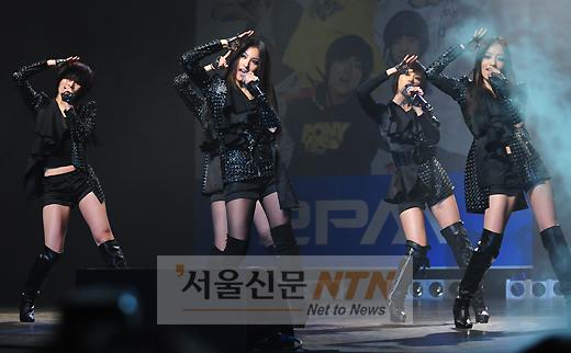 [NTN포토] 카라, 매력적인 꿀벅지 드러내고~