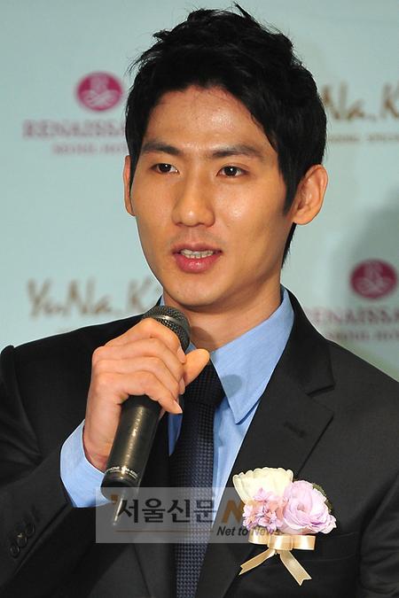 [NTN포토] 슈와 웨딩 마치 올리는 ‘농구선수 임효성’