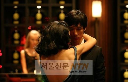 [테이크아웃 패션] 영화 ‘사요나라 이츠카’의 팜므파탈 스타일