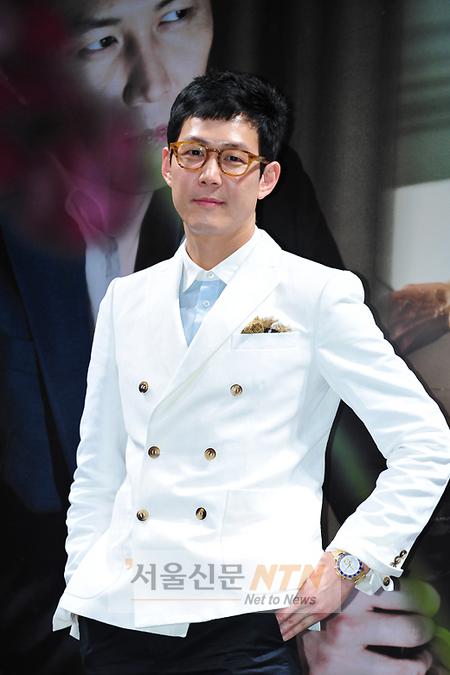 [NTN포토] 이정재, 깔끔한 화이트 재킷으로 멋냈어요!