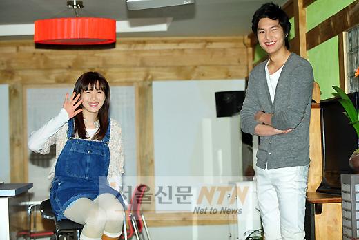 [NTN포토] 손예진·이민호 “웃는 모습 닮았죠?”