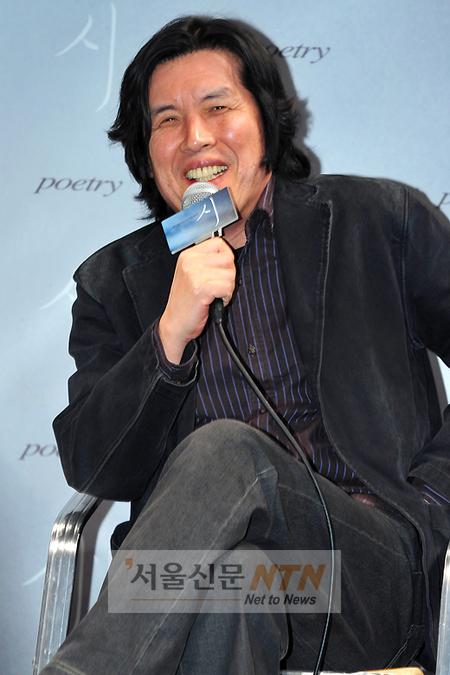‘시’ 이창동 감독 “영화는 찍을 때마다 도전”