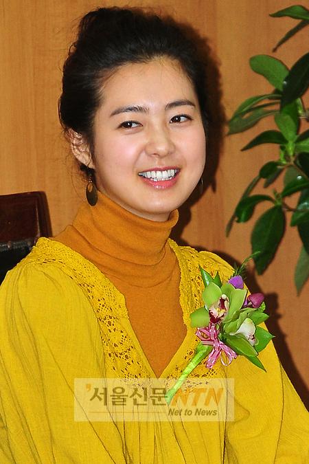 日 ‘선덕여왕’ 열풍.. “이요원, 놀랄정도로 강한 여자”