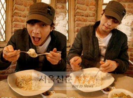 미니홈피 속 파스타 먹는 최다니엘 ‘눈길’