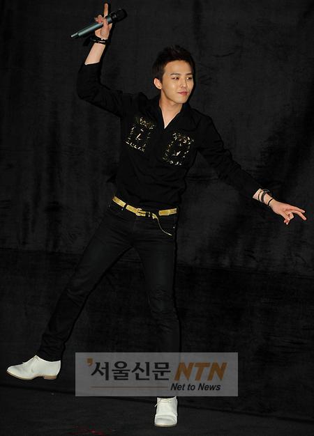 [NTN포토] ‘개구쟁이’ 지드래곤, ‘팬들을 위한 댄스~’