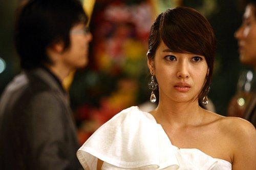 ‘개취’ 왕지혜..어깨 드러낸 드레스 ‘쇄골미’ 발산