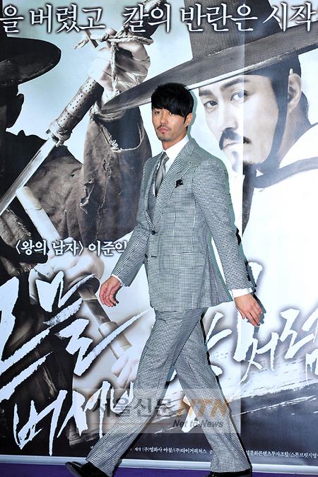[NTN포토] ‘패셔니스타’ 차승원, 체크무늬 슈트로 멋내