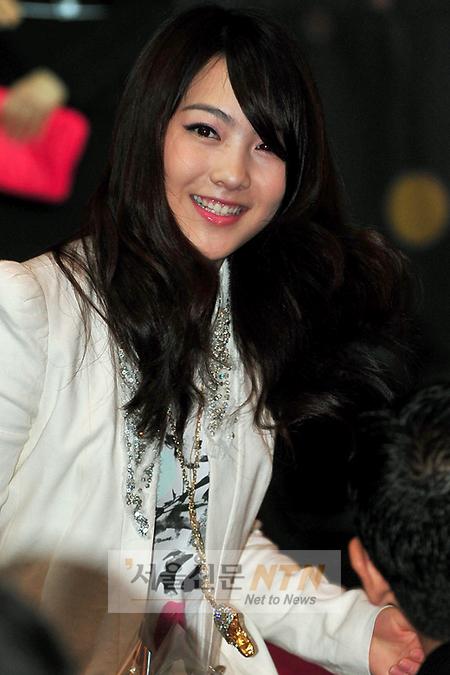 [NTN포토] 카라 강지영 “‘FIFA 월드컵 트로피 투어’ 에 왔어요”