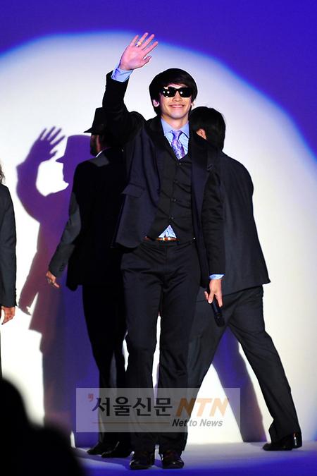 [NTN포토] 비 “여러분 반가워요~”