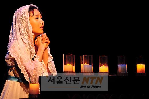 [NTN포토] 옥주현, 연인 에드몬드를 위한 ‘간절한 기도’