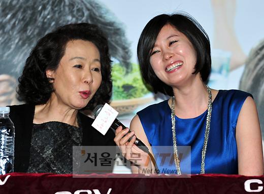 [NTN포토] 윤여정·문소리, ‘하하하’ 작업 너무 즐거웠어요~