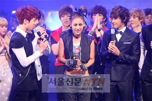 이효리, 컴백 일주일 만에 음악프로 첫 1위