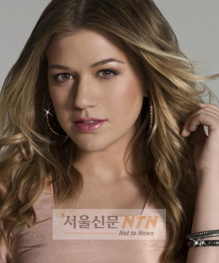 팝 가수 켈리 클락슨 ‘슈퍼스타 K’ 옥석 가린다
