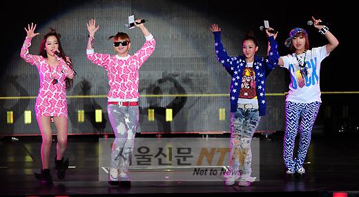 [NTN포토] 2NE1 “여러분 함께 즐겨요”