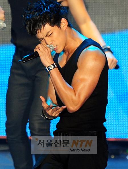 [NTN포토] ‘2PM’ 옥택연, 카리스마 무대 선보여