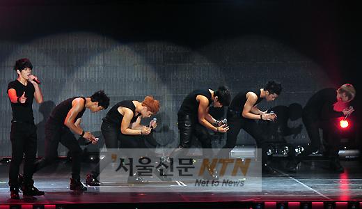 [NTN포토] 2PM, ‘without you 열창’