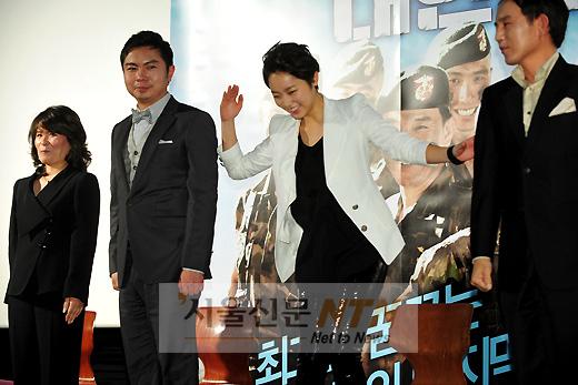 [NTN포토] 이아이, 뒤뚱뒤뚱 ‘어머나~’