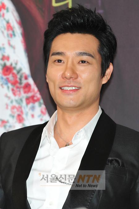 [NTN포토] ‘황금물고기’ 이태곤, 의사로 변신!