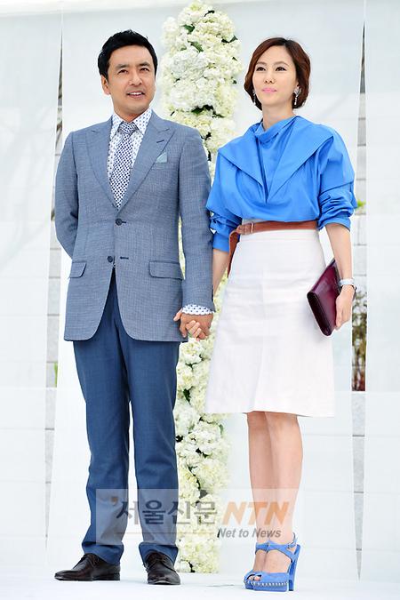 [NTN포토] 김승우·김남주 ‘오늘은 블루 커플’