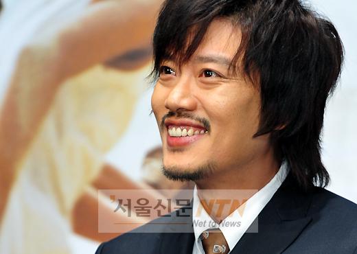 [NTN포토] 박희순 “축구팀 감독 역, 실제는 축구 못해”