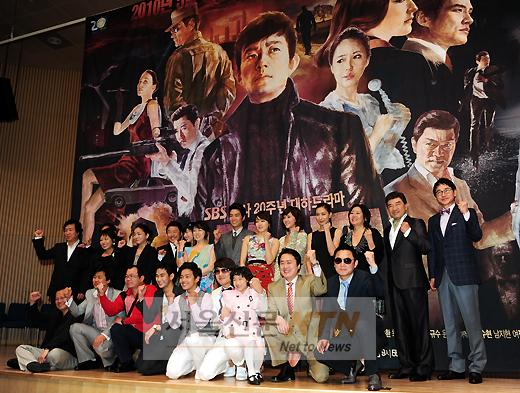 [NTN포토] ‘자이언트’ 출연진 “드라마 대박 기원 화이팅!”