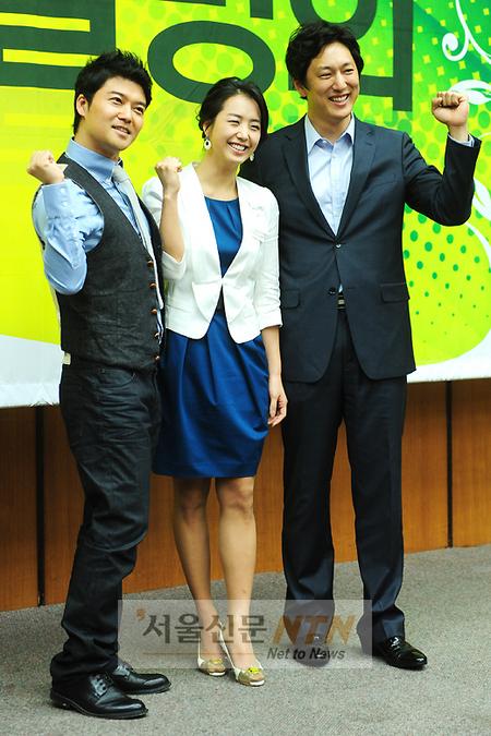 [NTN포토] 전현무·이지애·한석준 아나운서 “‘생생정보통’ 화이팅!”