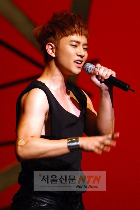 [NTN포토] ‘2PM’ 준호, 가창력 업그레이드!