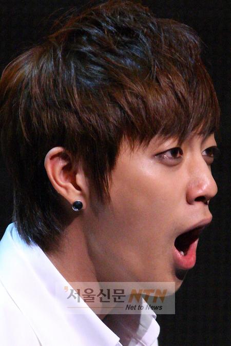 [NTN포토] 비스트 윤두준, ‘아이고 졸려~’