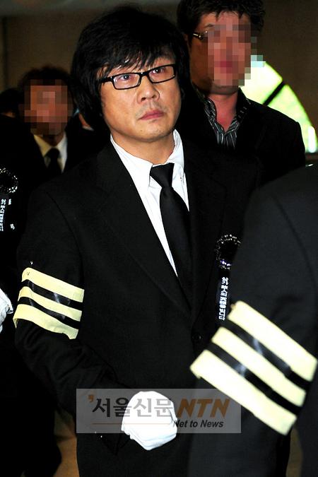 [NTN포토] 전영록 ‘어머니 (故백설희)를 보내며’