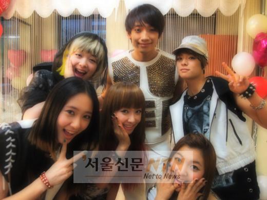 f(x), 비의 훈훈한 후배사랑에 ’함박웃음’