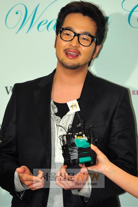 김태우, 미공개 사진·음악 담은 ‘새 홈피’ 오픈